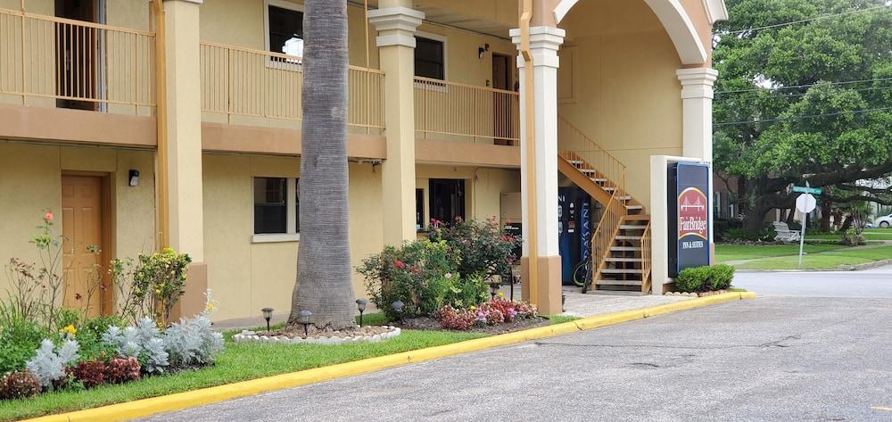 Rodeway Inn & Suites Houston Near Medical Center Exterior photo