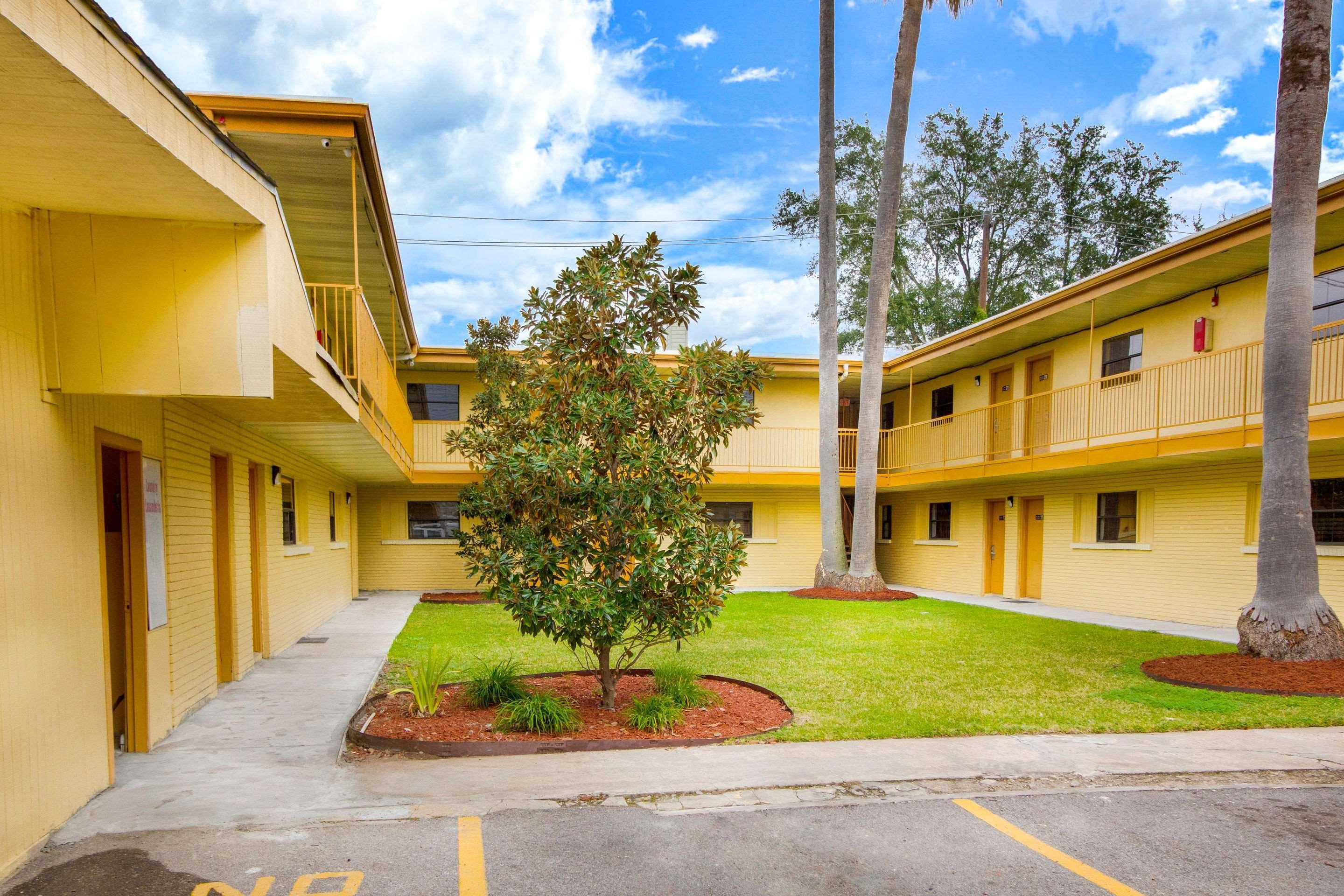 Rodeway Inn & Suites Houston Near Medical Center Exterior photo