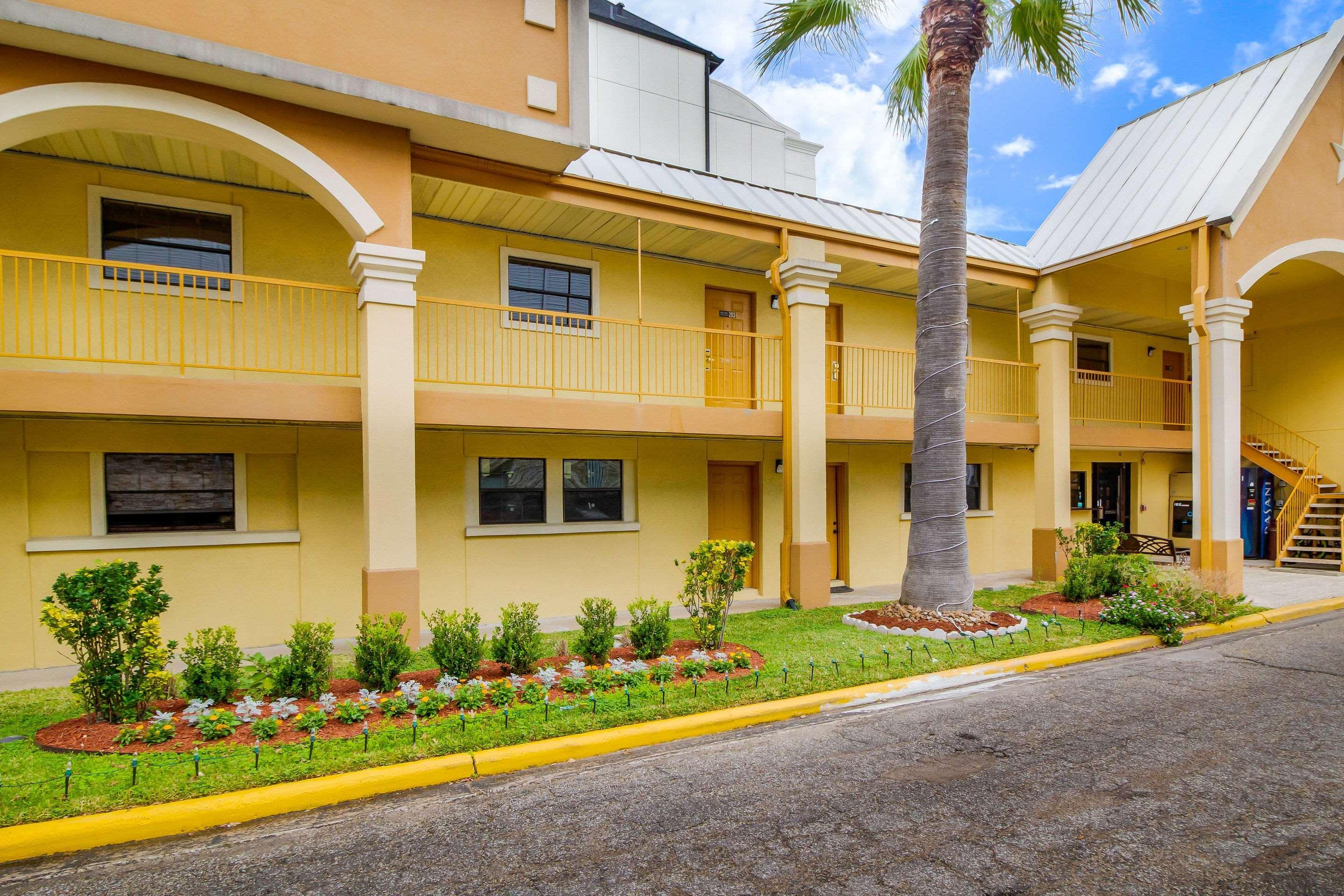 Rodeway Inn & Suites Houston Near Medical Center Exterior photo