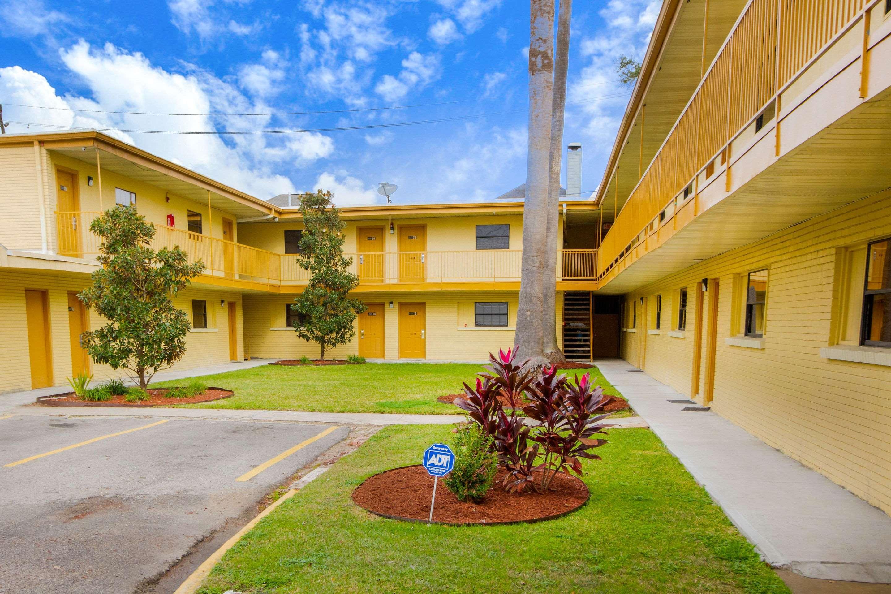 Rodeway Inn & Suites Houston Near Medical Center Exterior photo