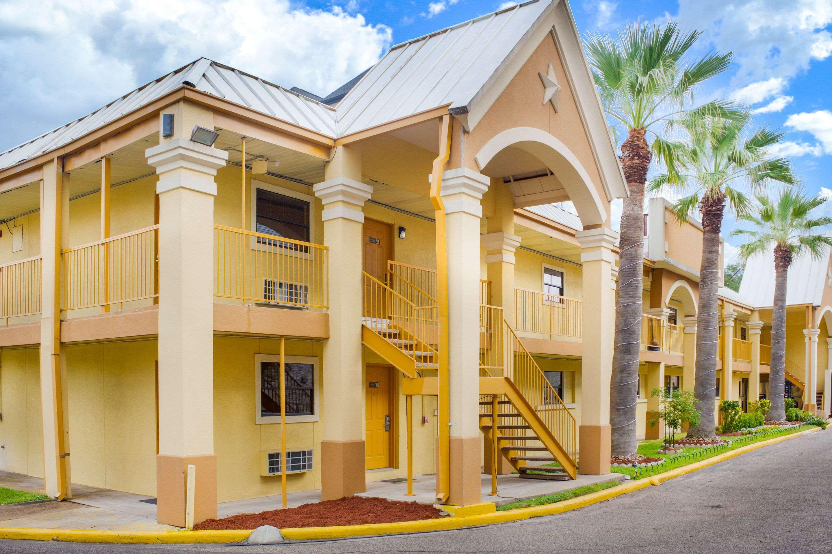 Rodeway Inn & Suites Houston Near Medical Center Exterior photo