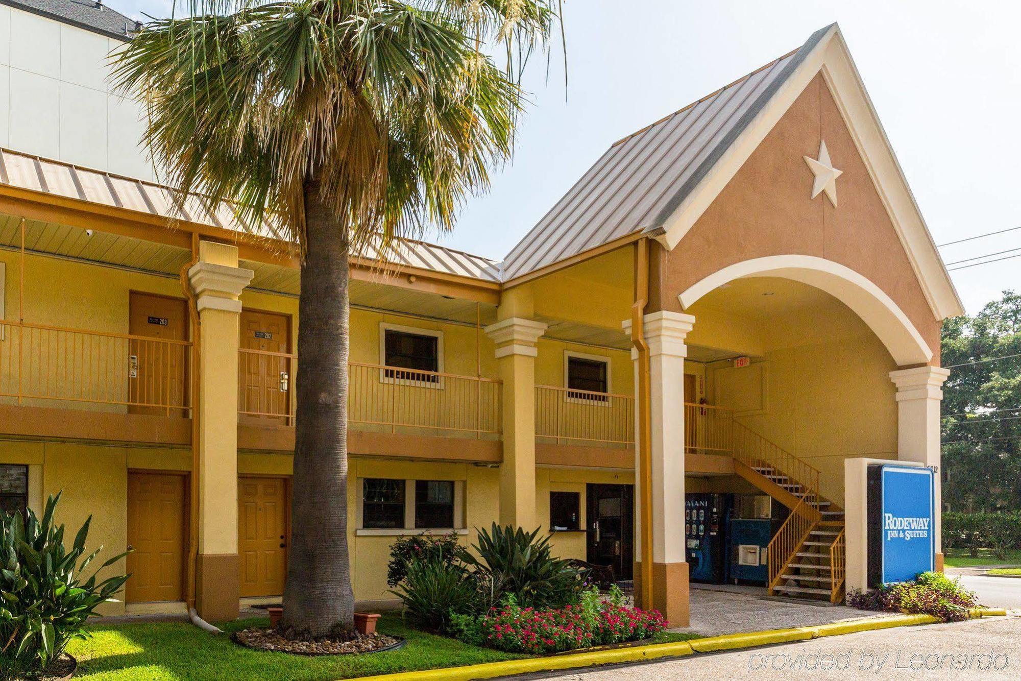 Rodeway Inn & Suites Houston Near Medical Center Exterior photo