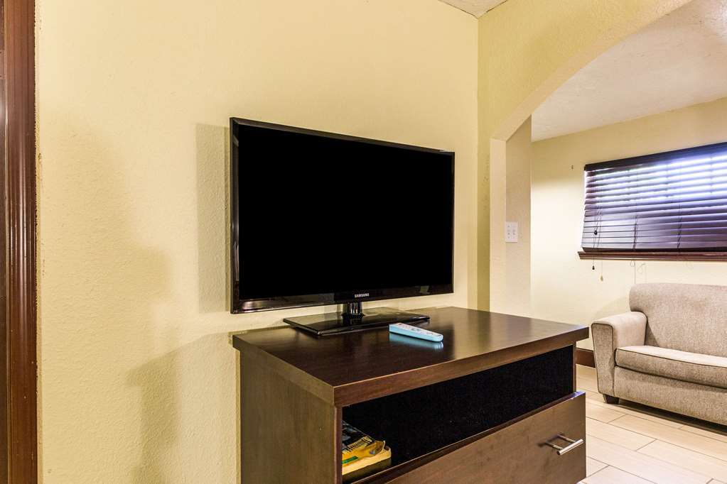 Rodeway Inn & Suites Houston Near Medical Center Room photo